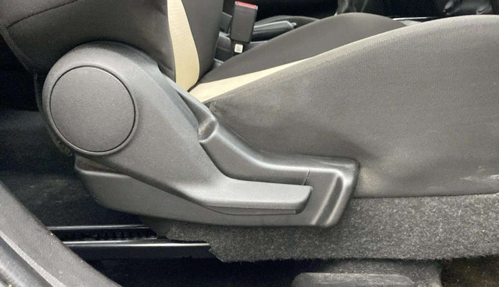 2022 Toyota Glanza E, Petrol, Manual, 26,569 km, Driver Side Adjustment Panel