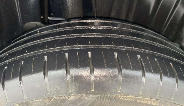 2022 Toyota Glanza E, Petrol, Manual, 26,569 km, Right Rear Tyre Tread