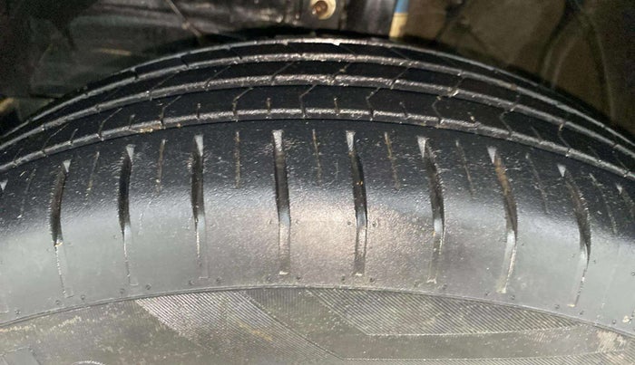 2022 Toyota Glanza E, Petrol, Manual, 26,569 km, Left Front Tyre Tread