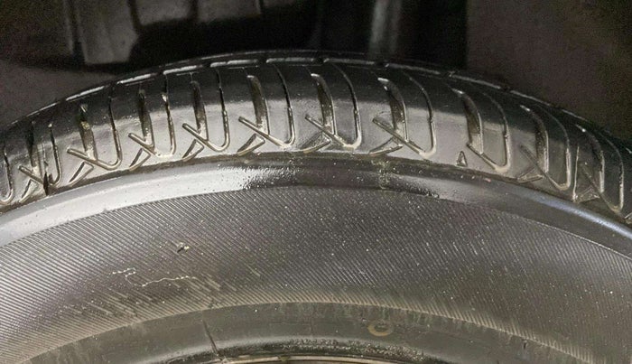 2019 Maruti Swift VXI, Petrol, Manual, 90,372 km, Left Rear Tyre Tread
