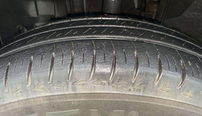 2022 Renault TRIBER RXT AMT, Petrol, Automatic, 17,547 km, Left Front Tyre Tread
