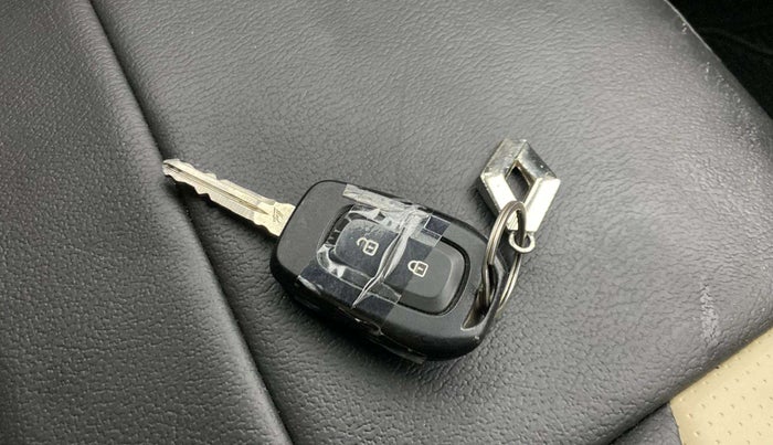 2022 Renault TRIBER RXT AMT, Petrol, Automatic, 17,547 km, Key Close Up