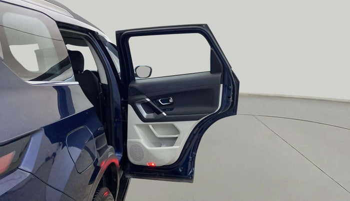 2023 Tata Safari XZ PLUS 2.0L RED DARK EDITION 7 STR MT, Diesel, Manual, 37,898 km, RHS Rear Door