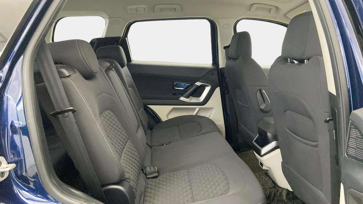 2023 Tata Safari XZ PLUS 2.0L RED DARK EDITION 7 STR MT, Diesel, Manual, 37,922 km, Right Side Rear Door Cabin