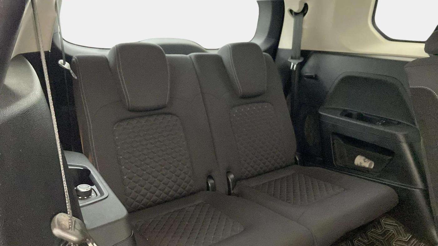 2023 Tata Safari XZ PLUS 2.0L RED DARK EDITION 7 STR MT, Diesel, Manual, 37,922 km, Third Seat Row ( optional )