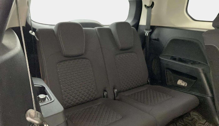 2023 Tata Safari XZ PLUS 2.0L RED DARK EDITION 7 STR MT, Diesel, Manual, 37,898 km, Third Seat Row ( optional )