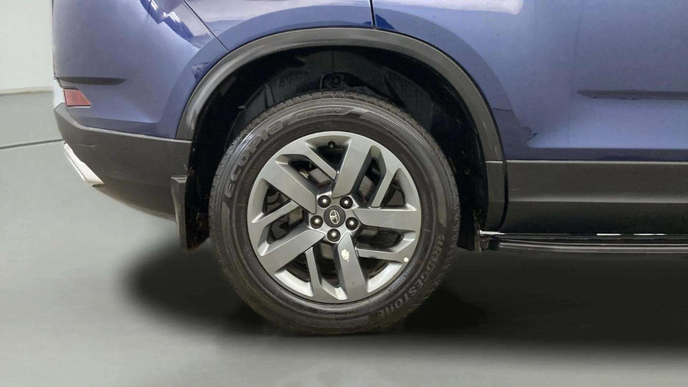 2023 Tata Safari XZ PLUS 2.0L RED DARK EDITION 7 STR MT, Diesel, Manual, 37,922 km, Right Rear Wheel