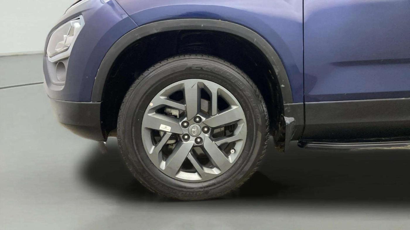 2023 Tata Safari XZ PLUS 2.0L RED DARK EDITION 7 STR MT, Diesel, Manual, 37,922 km, Left Front Wheel