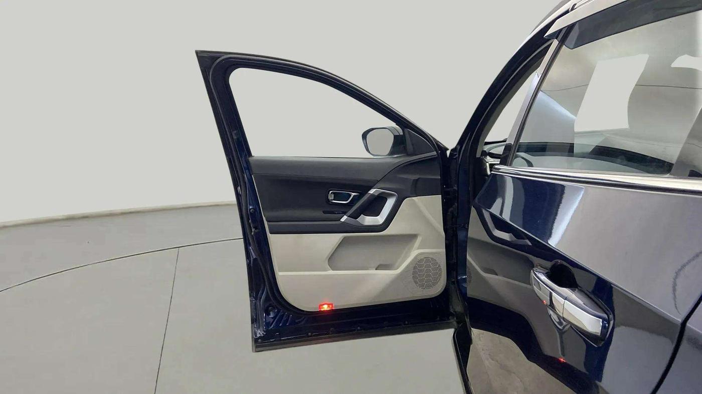 2023 Tata Safari XZ PLUS 2.0L RED DARK EDITION 7 STR MT, Diesel, Manual, 37,922 km, LHS Front Door