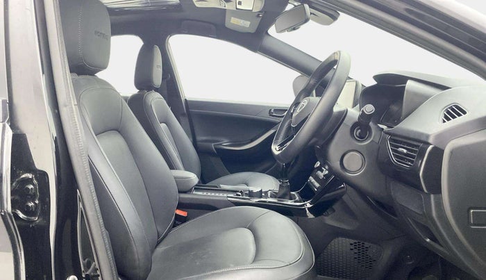 2023 Tata NEXON XZ PLUS LUX SUNROOF DARK PETROL, Petrol, Manual, 11,078 km, Right Side Front Door Cabin