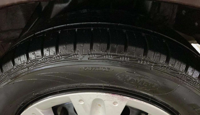 2013 Honda Amaze 1.2L I-VTEC S, CNG, Manual, 54,685 km, Right Rear Tyre Tread
