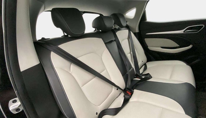 2023 MG ASTOR SHARP 1.5 MT, Petrol, Manual, 15,927 km, Right Side Rear Door Cabin