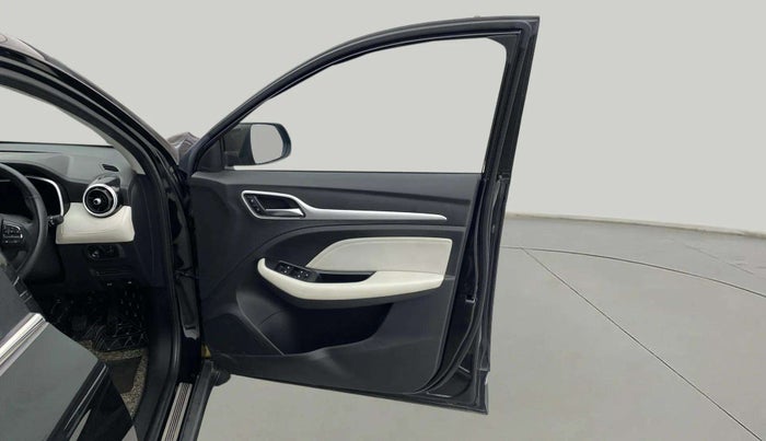 2023 MG ASTOR SHARP 1.5 MT, Petrol, Manual, 15,927 km, RHS Front Door