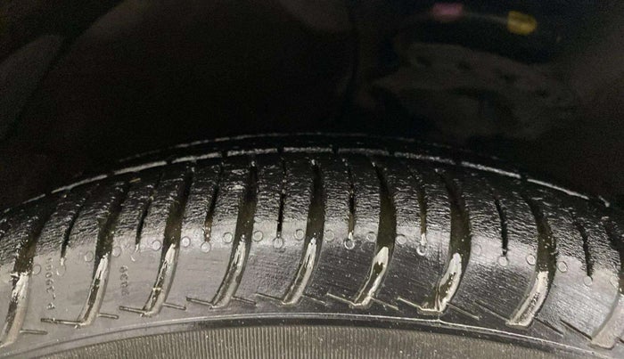 2015 Hyundai Xcent SX 1.2, Petrol, Manual, 62,235 km, Right Front Tyre Tread