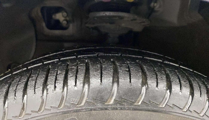 2015 Hyundai Xcent SX 1.2, Petrol, Manual, 62,235 km, Left Front Tyre Tread