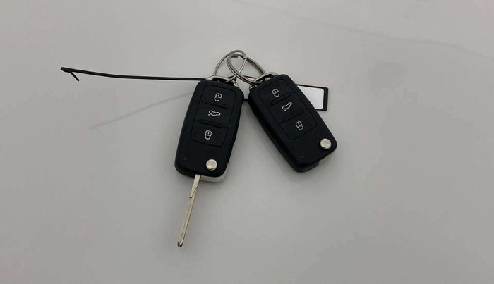2017 Volkswagen Ameo HIGHLINE1.2L, Petrol, Manual, 32,090 km, Key Close Up
