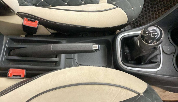 2017 Volkswagen Ameo HIGHLINE1.2L, Petrol, Manual, 32,090 km, Gear Lever