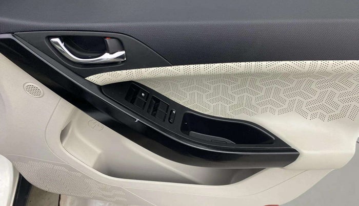 2022 Tata NEXON XZA PLUS (PREMIUM) PETROL, Petrol, Automatic, 17,348 km, Driver Side Door Panels Control