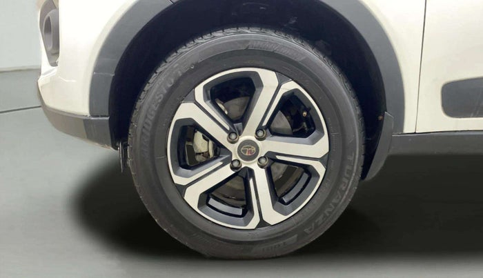 2022 Tata NEXON XZA PLUS (PREMIUM) PETROL, Petrol, Automatic, 17,348 km, Left Front Wheel