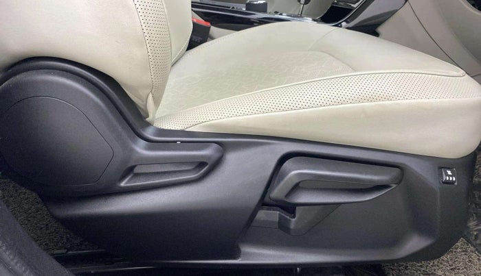 2022 Tata NEXON XZA PLUS (PREMIUM) PETROL, Petrol, Automatic, 17,348 km, Driver Side Adjustment Panel