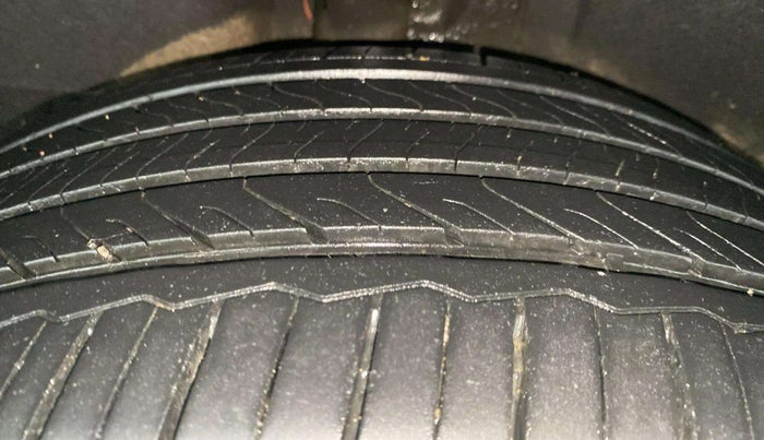 2022 MG ASTOR SMART 1.5 CVT, Petrol, Automatic, 28,072 km, Right Rear Tyre Tread
