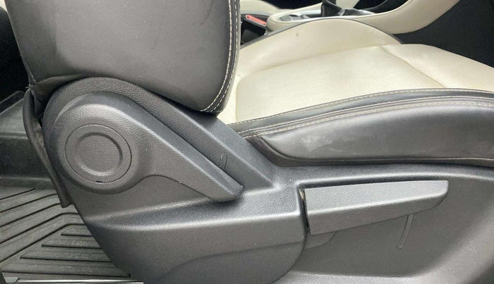 2022 MG ASTOR SMART 1.5 CVT, Petrol, Automatic, 28,072 km, Driver Side Adjustment Panel