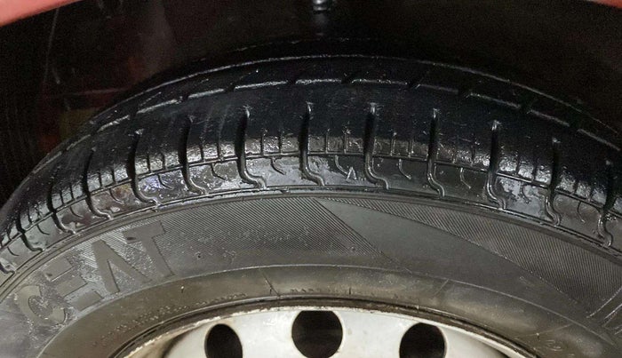 2013 Hyundai Eon D-LITE, Petrol, Manual, 36,920 km, Left Rear Tyre Tread
