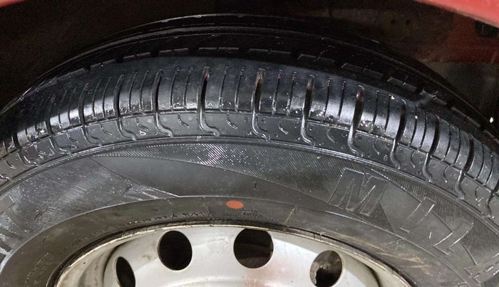 2013 Hyundai Eon D-LITE, Petrol, Manual, 36,920 km, Right Front Tyre Tread