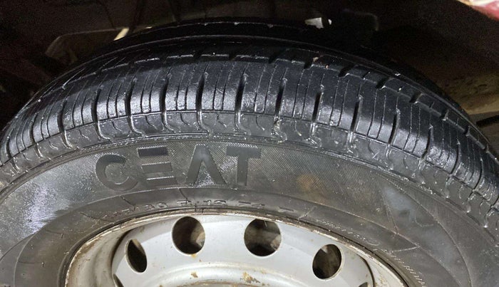 2013 Hyundai Eon D-LITE, Petrol, Manual, 36,920 km, Left Front Tyre Tread