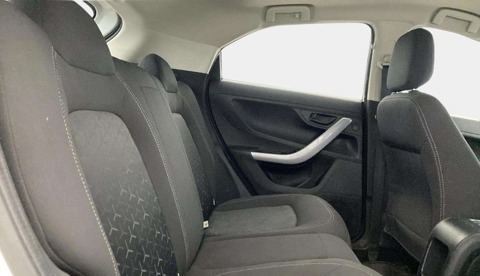 2022 Tata NEXON XM SUNROOF PETROL, Petrol, Manual, 26,016 km, Right Side Rear Door Cabin