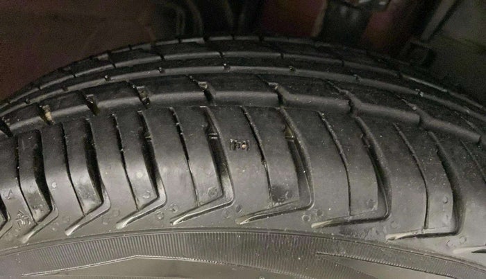 2016 Renault Kwid RXT 0.8, Petrol, Manual, 41,053 km, Right Front Tyre Tread