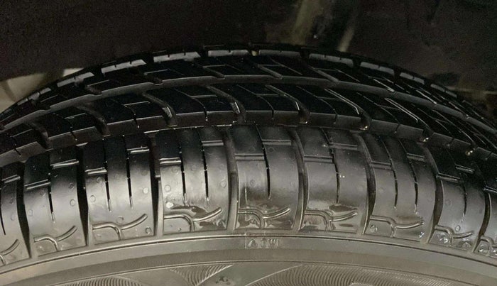 2016 Renault Kwid RXT 0.8, Petrol, Manual, 41,053 km, Left Rear Tyre Tread