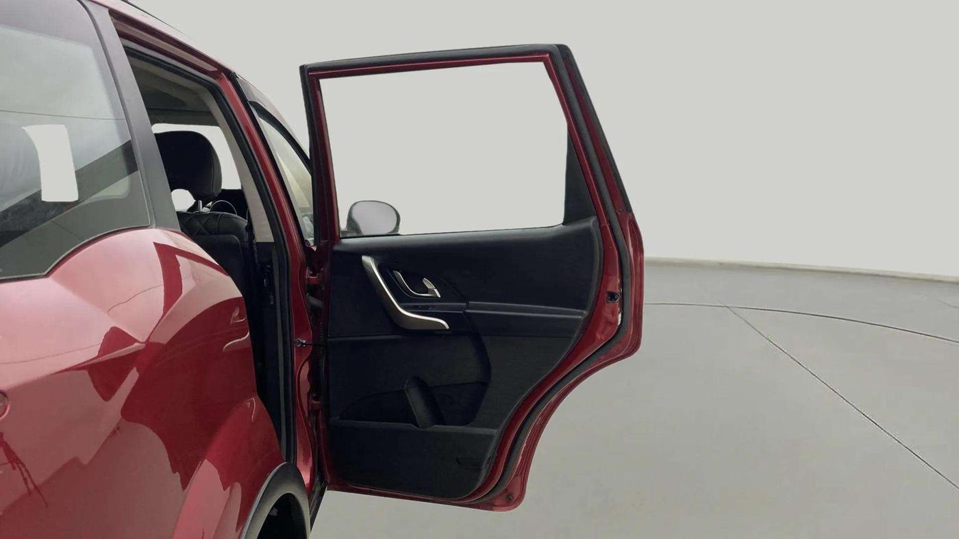 2018 Mahindra XUV500 W9, Diesel, Manual, 60,452 km, RHS Rear Door