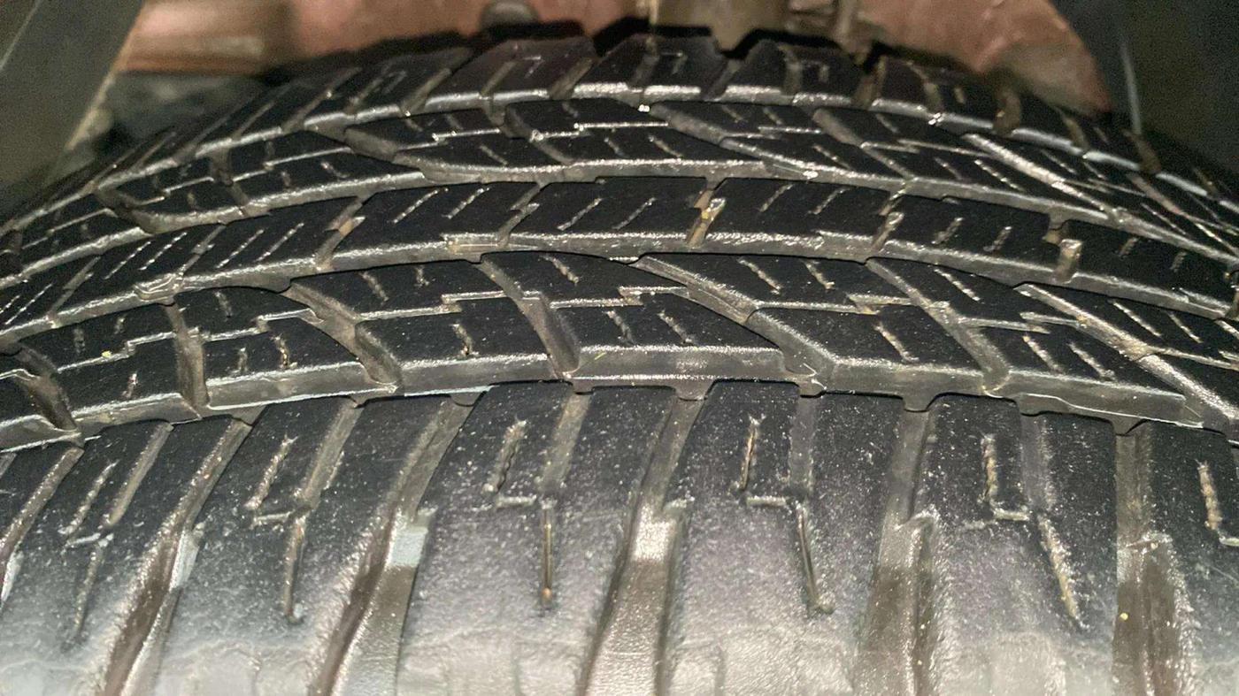 2018 Mahindra XUV500 W9, Diesel, Manual, 60,452 km, Left Front Tyre Tread