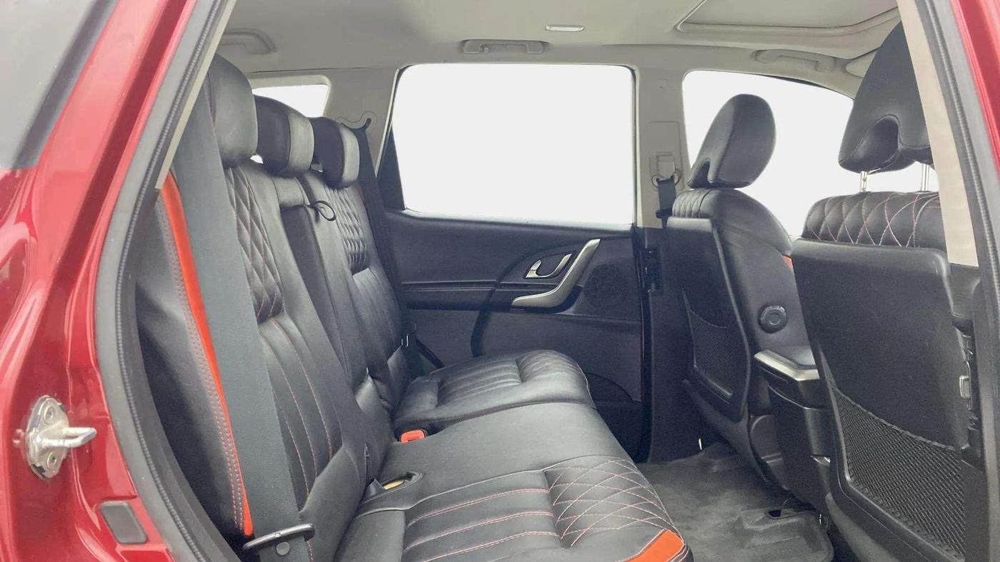 2018 Mahindra XUV500 W9, Diesel, Manual, 60,452 km, Right Side Rear Door Cabin
