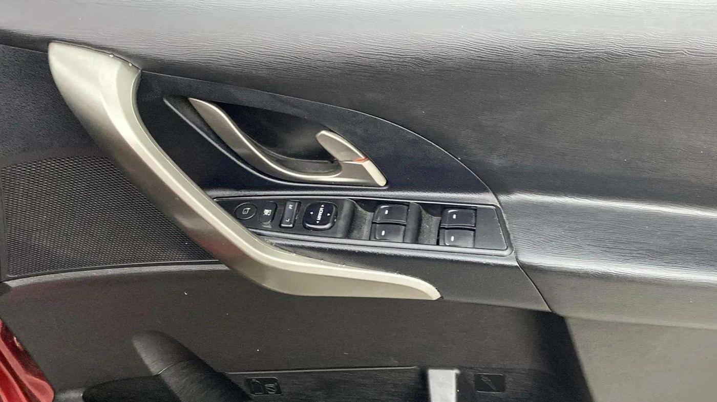 2018 Mahindra XUV500 W9, Diesel, Manual, 60,452 km, Driver Side Door Panels Control
