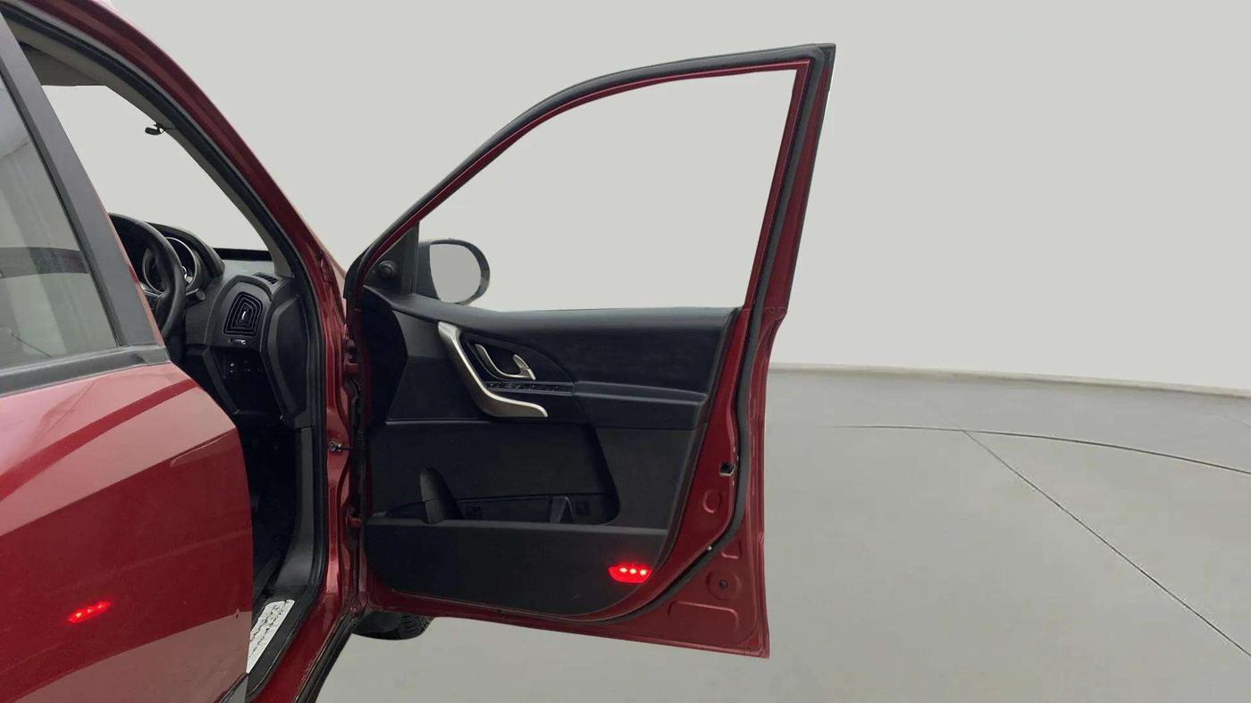 2018 Mahindra XUV500 W9, Diesel, Manual, 60,452 km, RHS Front Door