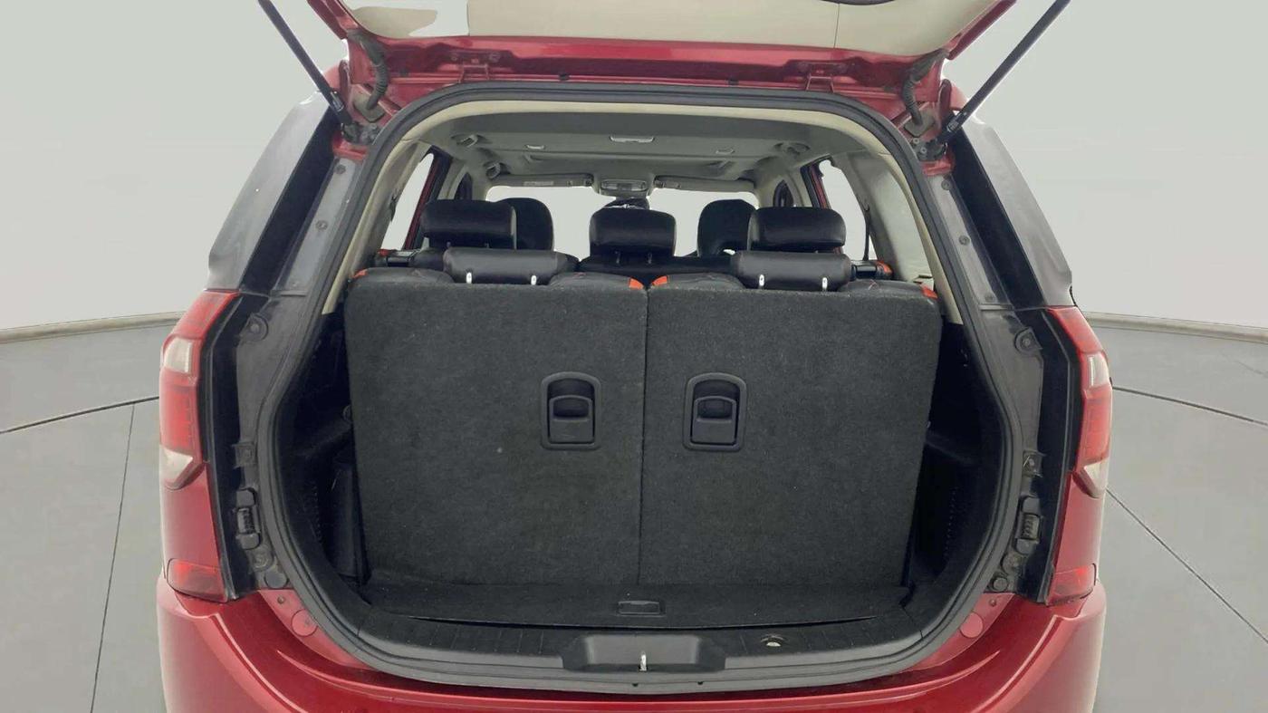 2018 Mahindra XUV500 W9, Diesel, Manual, 60,452 km, Boot Inside