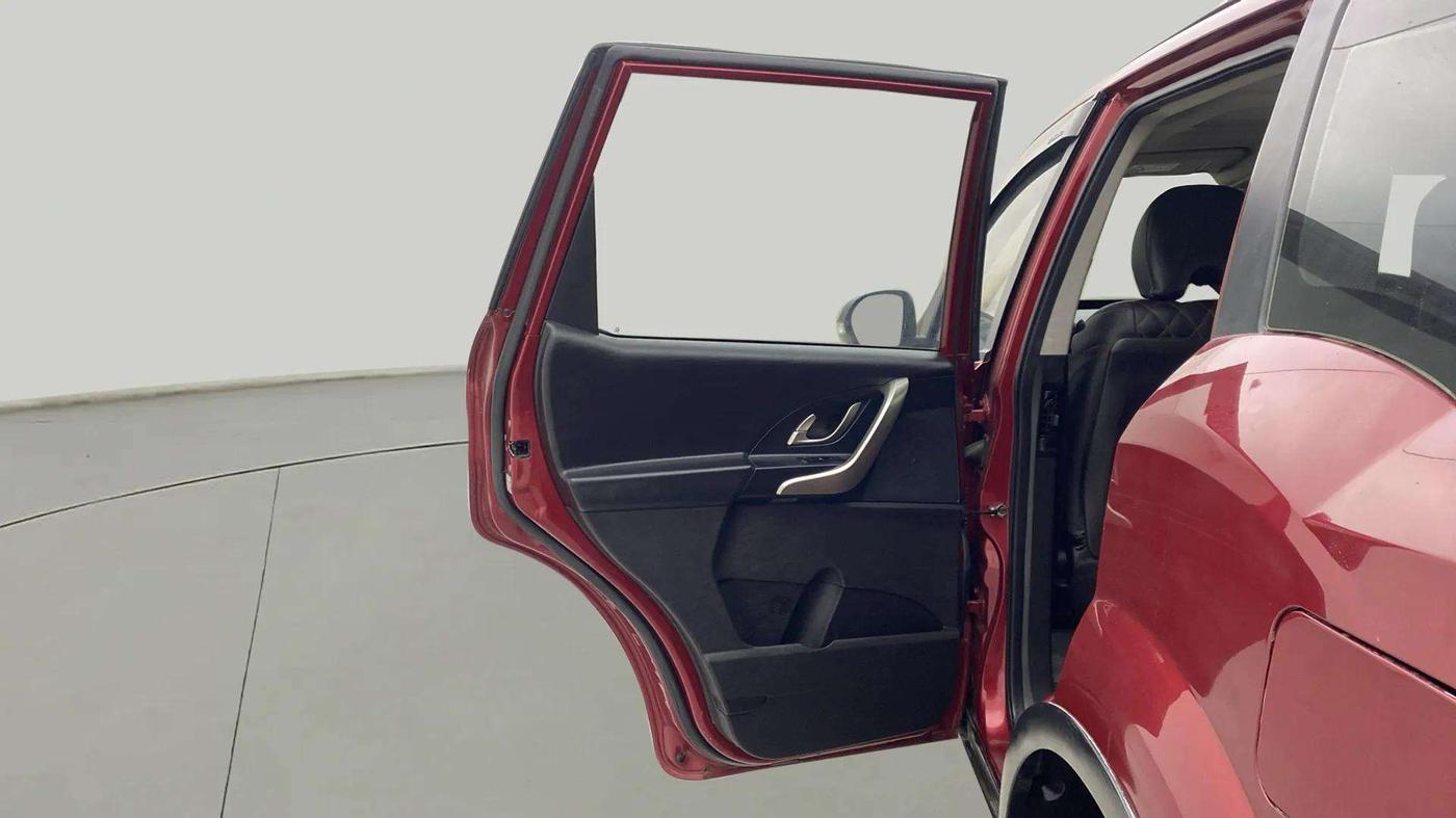 2018 Mahindra XUV500 W9, Diesel, Manual, 60,452 km, LHS Rear Door