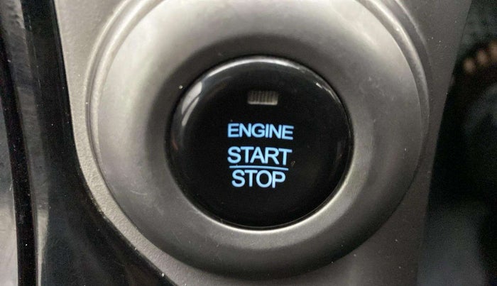 2018 Mahindra XUV500 W9, Diesel, Manual, 60,399 km, Keyless Start/ Stop Button