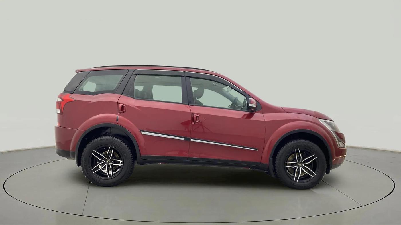 2018 Mahindra XUV500 W9, Diesel, Manual, 60,452 km, Right Side View