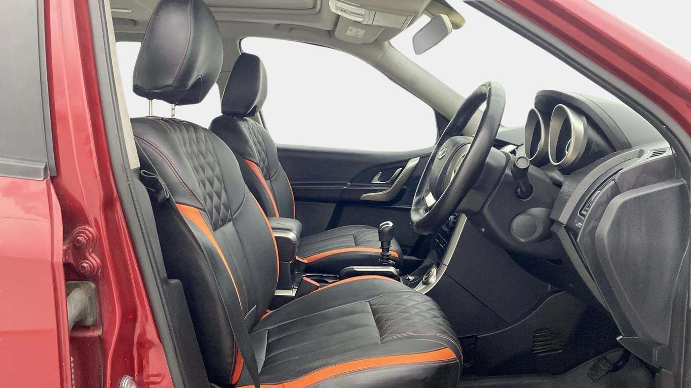 2018 Mahindra XUV500 W9, Diesel, Manual, 60,452 km, Right Side Front Door Cabin