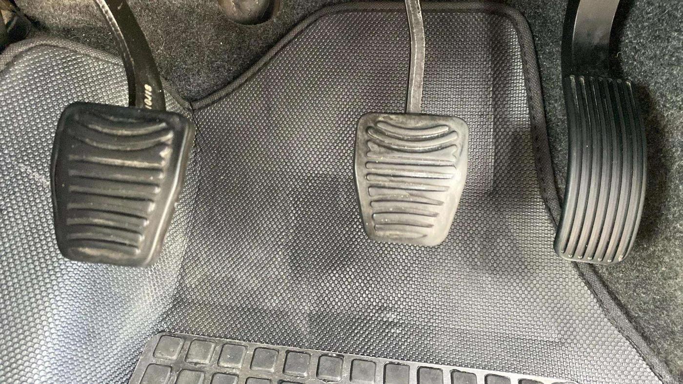 2018 Mahindra XUV500 W9, Diesel, Manual, 60,452 km, Pedals