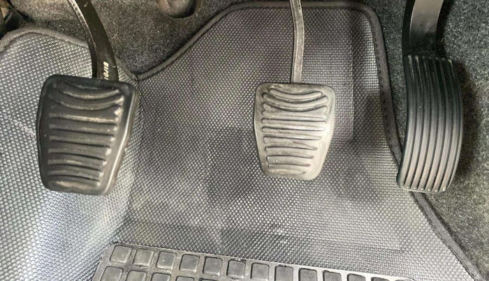 2018 Mahindra XUV500 W9, Diesel, Manual, 60,399 km, Pedals