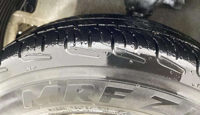 2014 Hyundai Eon ERA +, Petrol, Manual, 63,059 km, Left Front Tyre Tread