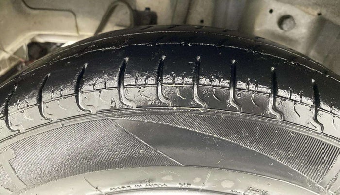 2014 Hyundai Eon ERA +, Petrol, Manual, 63,059 km, Right Rear Tyre Tread
