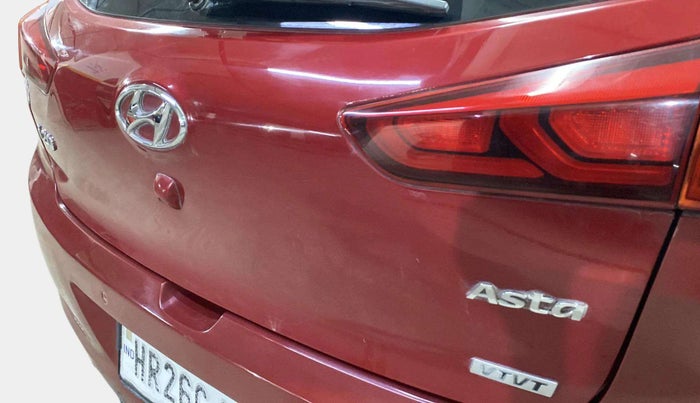 2014 Hyundai i20 ASTA 1.2, Petrol, Manual, 62,860 km, Dicky (Boot door) - Minor scratches