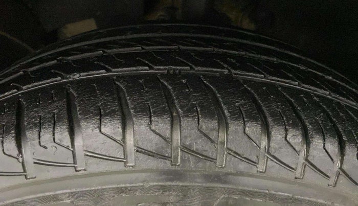 2018 Renault Duster RXS CVT, Petrol, Automatic, 87,397 km, Left Front Tyre Tread