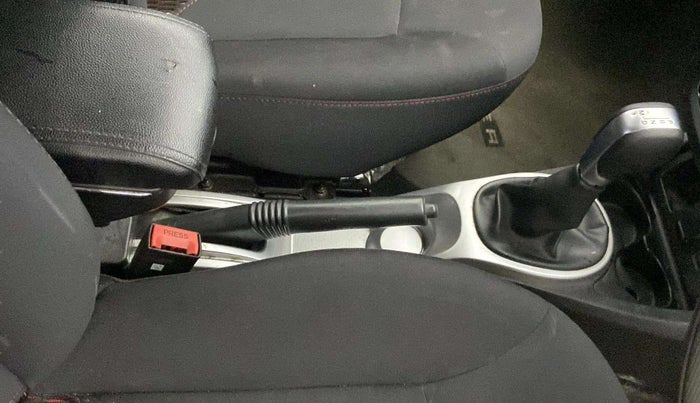2018 Renault Duster RXS CVT, Petrol, Automatic, 87,397 km, Gear Lever