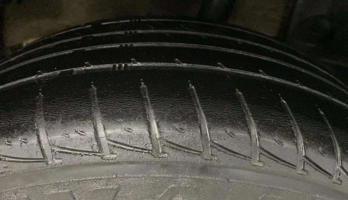 2018 Renault Duster RXS CVT, Petrol, Automatic, 87,397 km, Left Rear Tyre Tread